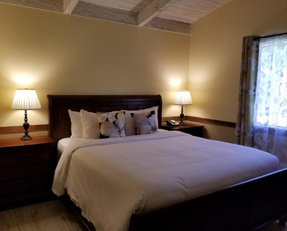 Standard Double Room with Shared Bathroom interior